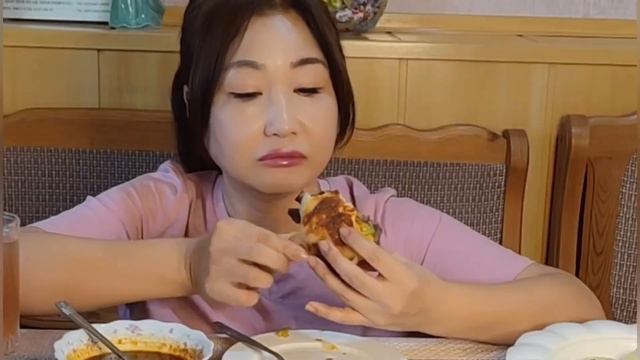 REAL MUKBANG🍔 НАШУМЕВШИЙ КИТАЙСКИЙ БУРГЕР , РУЛЬКА ЧОКПАЛЬ, ЛЕНИВЫЕ ВАРЕНИКИ С СЫРОМ