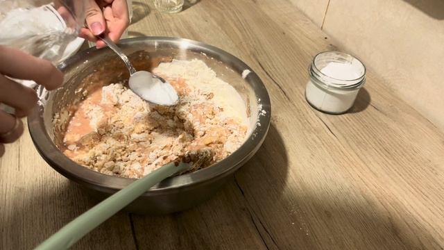 Молоко, варення і борошно: найпростіший рецепт пирога!