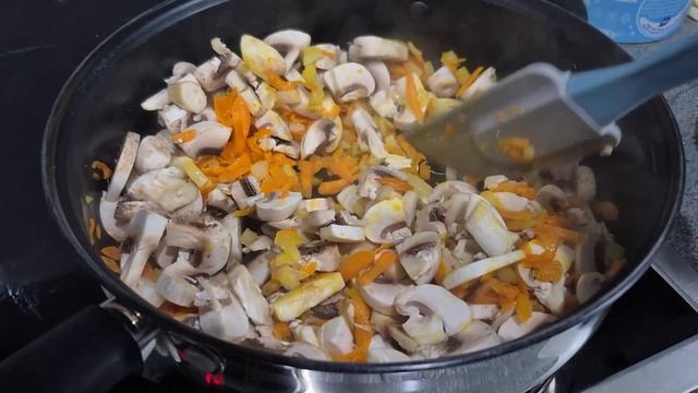 САЛАТ НА КАЖДЫЙ ДЕНЬ ! праздничный салат с фасолью и грибами . На новый год смотреть онлайн