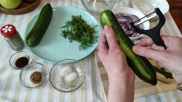 ВКУСНЫЙ и ЛЁГКИЙ салат 🥗 из огурцов!!! ТАК буду готовить всё лето!!!🥒🧅🥒 смотреть онлайн