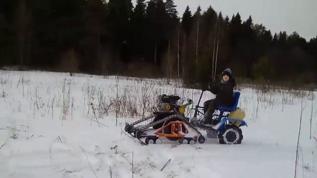 Мотоблок на гусеницах Крутец с адаптером по рыхлому снегу смотреть онлайн