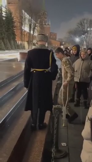 А вот просто Русский Солдат…❤️😢