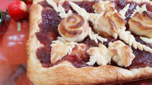 Пирог с яблочным повидлом из дрожжевого теста