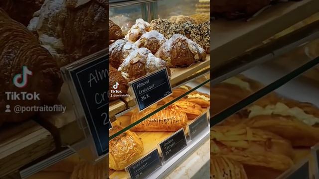 Workout, breakfast, a day in my life #adayinmylife #food #croissant #cafe #cafevlog #cafehopping