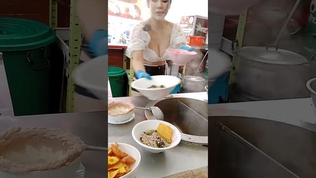 Thai Beautiful Lady Cooking Noodle - Thai Street Food