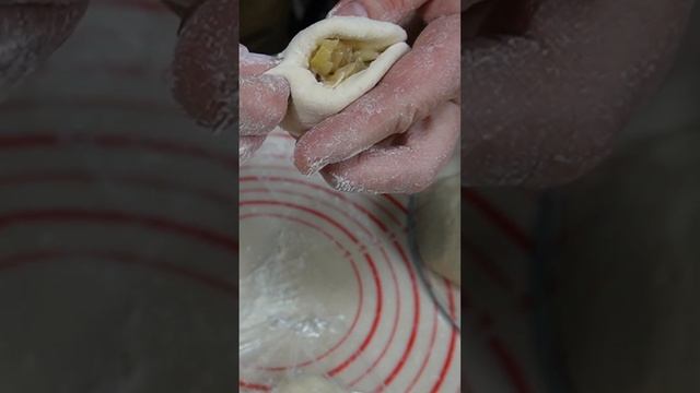 Как лепить ПИРОЖКИ #shorts #shortvideo #пирожки #какприготовить