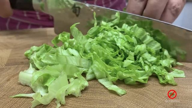 Салата Цезар с пилешки филенца. смотреть онлайн