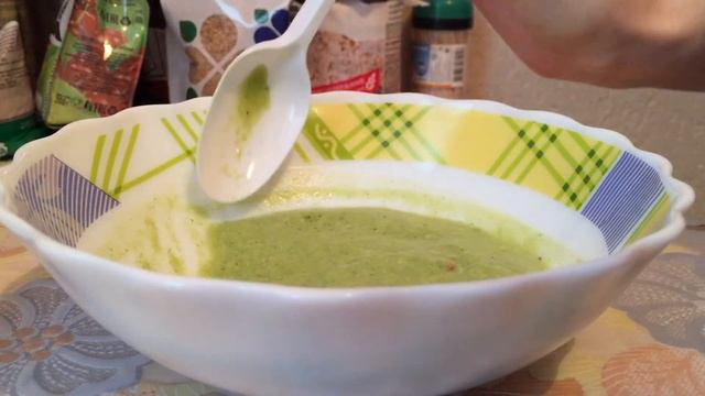 ASMR eating  whisper - Cream of broccoli soup / АСМР жевание чавканье шепот - Крем-суп из брокколи