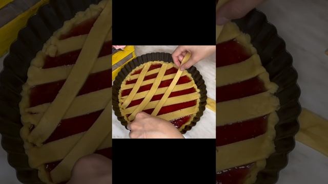 Пирог с малиновым вареньем у меня на канале #shortsvideo смотреть онлайн