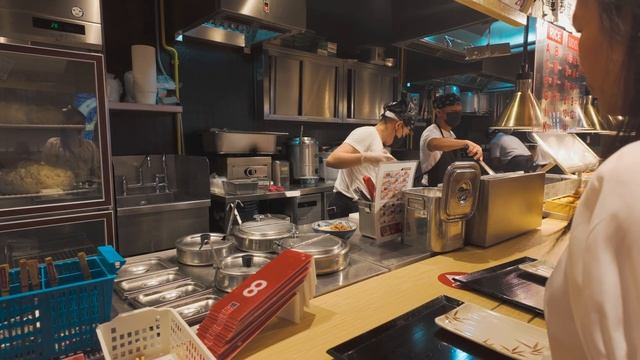 Trying the Bukkake Udon at Marugame Udon смотреть онлайн