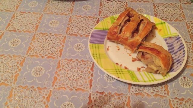 ASMR eating - Homemade strudel / АСМР жевание, чавканье - Штрудель