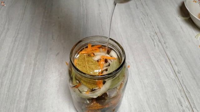 СКУМБРИЯ В БАНКЕ - ароматная, вкусная рыбка, безо всяких кулинарных ухищрений и сложных манипуляций смотреть онлайн