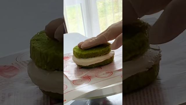 Сборка бенто-торта фисташка-малина 🍓                           #бенто #сборкабенто #сборкаторта