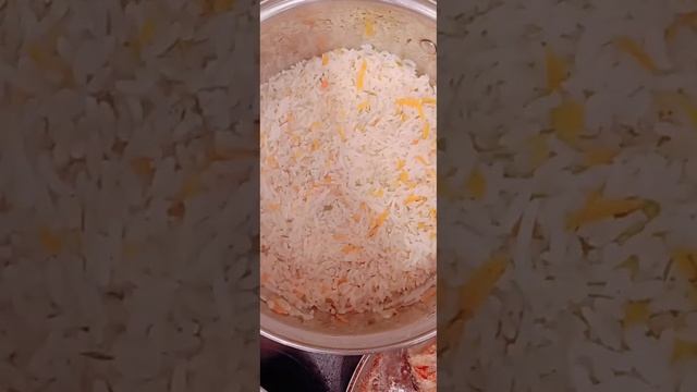 Жареный минтай, и рис с овощами на гарнир