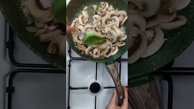 КУРИЦА С ГРИБАМИ В СЛИВОЧНОМ СОУСЕ #курицасгрибами #блюдаизкурицы #полезныерецепты смотреть онлайн