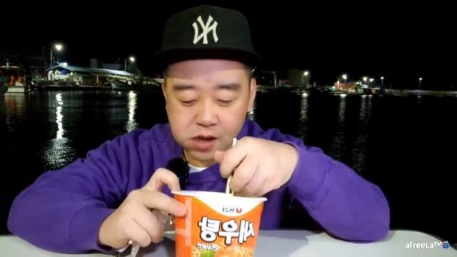 새우탕은 바닷가에서 먹어야지 삼각김밥 mukbang eating show asmr