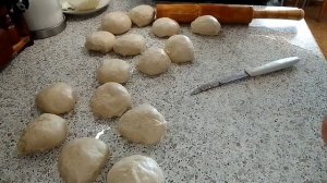 формовка сдобных булочек