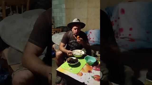 Ем запечённые баклажаны на даче смотреть онлайн