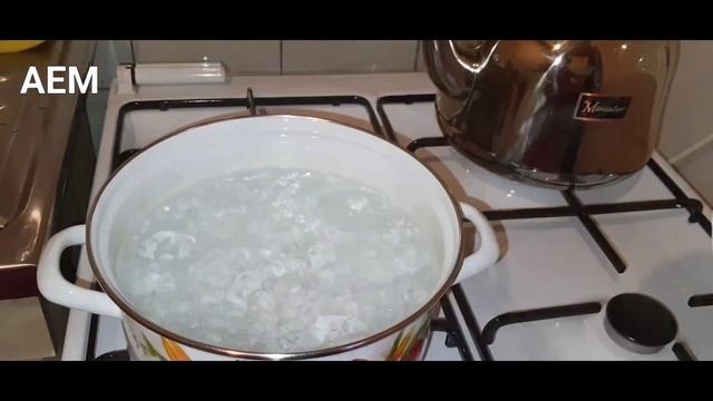 Pasta with gravy and fried fish / Макароны с подливкой и с жаренной рыбой