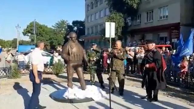 В Белогорске открыли памятник «вежливым людям» смотреть онлайн