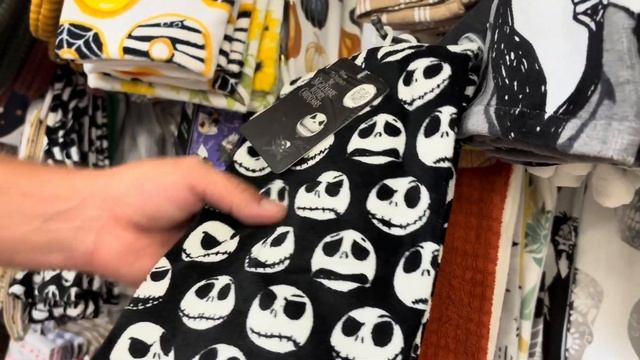 Шок! Сумасшедший выбор на Хэллоуин: Обзор американских магазинов с декором, костюмами и сладостями! смотреть онлайн