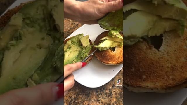 Bagel Breakfast Sandwich Recipe смотреть онлайн