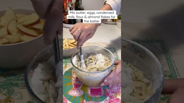 Makes Condensed Milk, Apple and Almond Cake #shorts смотреть онлайн