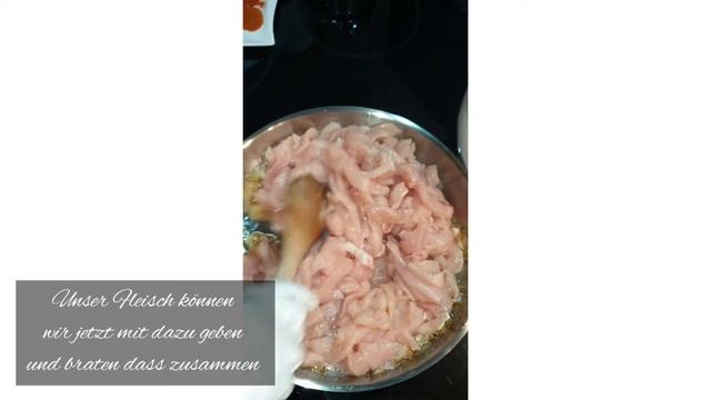 Hähnchen in Tomaten Paprika sauce mit Pfannen Brot смотреть онлайн