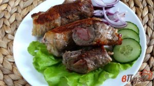 Рулетики из свинины с ветчиной и сыром