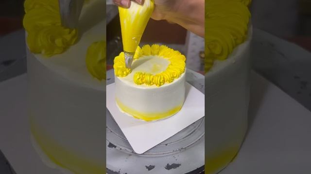 Phir se mangai 1 peti cream 🥰 #shorts #shortsfeed #trending #cake #viral #celebration #youtube смотреть онлайн