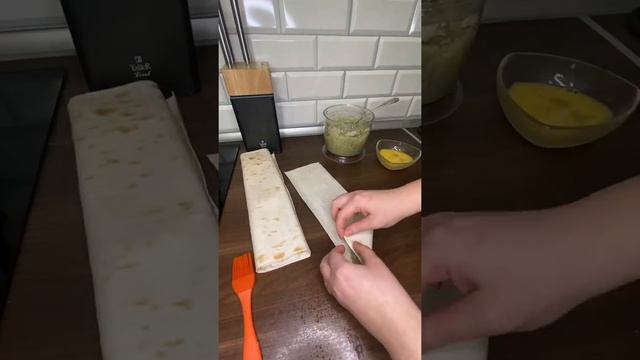 Конвертики из лаваша. Быстро и легко готовить и очень вкусно! Ленивые чебуреки. смотреть онлайн