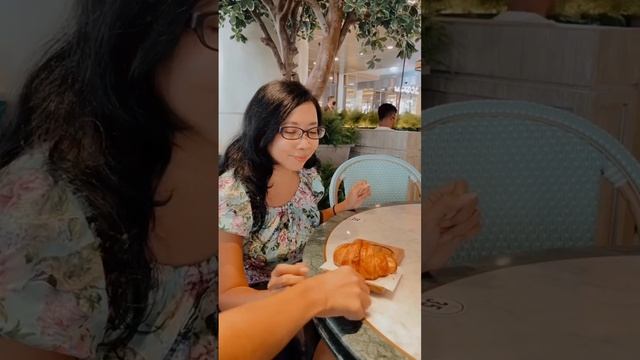 Breakfast croissant di Monsieur Spoon Margo City Depok смотреть онлайн