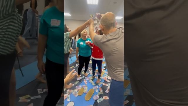 Хожу по гвоздям. Нет страхов, нет заебов… Я счастлива! смотреть онлайн