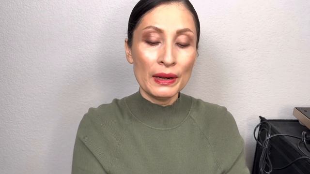 First Impressions: CLARINS Eau Extraordinaire Treatment Fragrance and Revitalizing Silky Body Cream смотреть онлайн