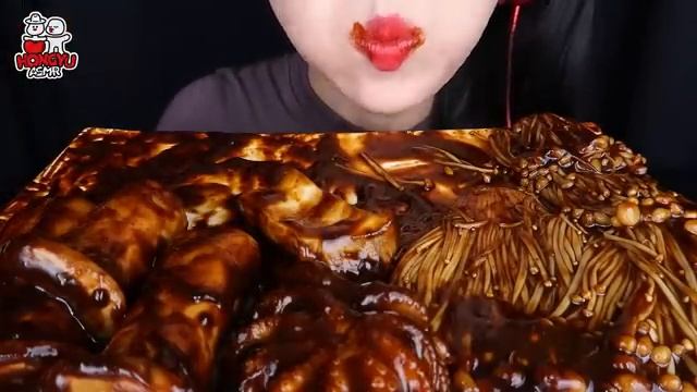 ASMR_MUKBANG,_Black_Bean_Noodles,_Enoki_Mushrooms,_Octopus_트러플_짜장
