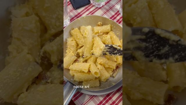 Итальянский обед в Риме #италия #итальянскаякухня #итальянцы #кухняиталии #итальянскаяеда смотреть онлайн