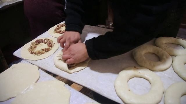 Tasty meaty bread l Street food in Uzbekistan смотреть онлайн