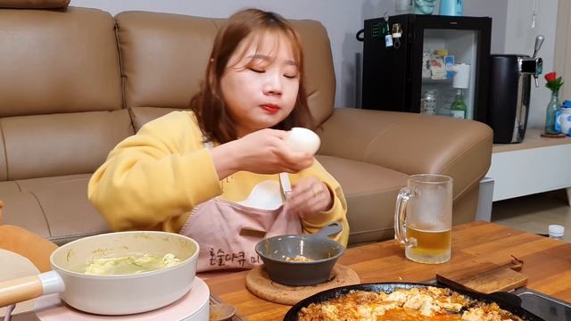 🍜차돌마파두부면+쏘맥두잔🍻 차돌때려넣은 매콤~한 마파두부엔 계란국 + 쏘맥이 진리임🍛👸 KOREANFOOD MUKBANG ASMR EATINGSHOW REALSOUND 요리 먹방