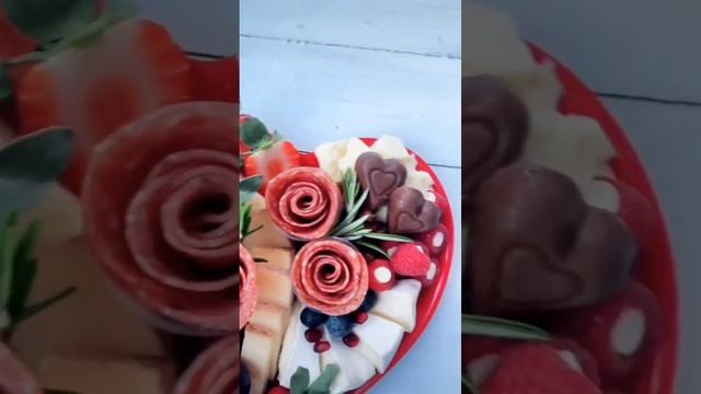 С днем святого Валенина, друзья. Будет сырная тарелка на столе сегодня? #shorts