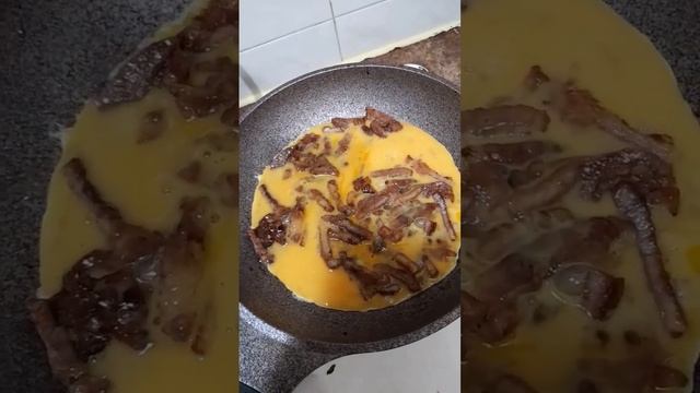 strip pork and egg omelette #asmr #viralshorts #omelette смотреть онлайн