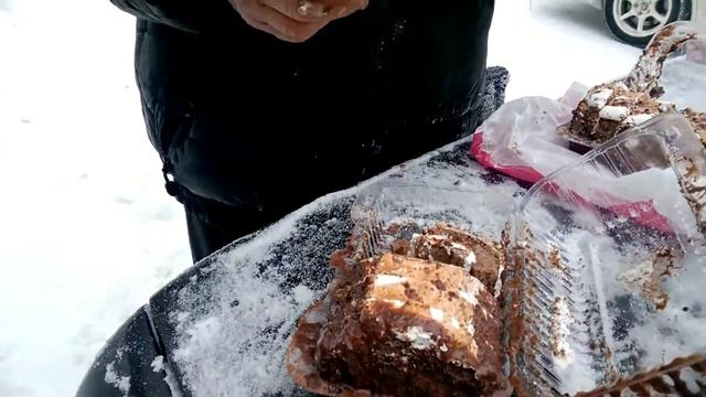 Сожрать два торта за 7 минут? 1 серия - "Сладкоежка" Ранний доступ смотреть онлайн