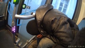 БОМЖ в автобусе.