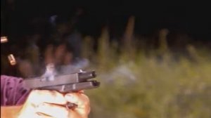 Замедленная съемка стрельбы из Glock-18