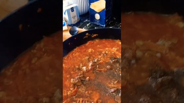 ЛАЗАНЬЯ С СОУСОМ БЕШАМЕЛЬ И БОЛОНЬЕЗЕ