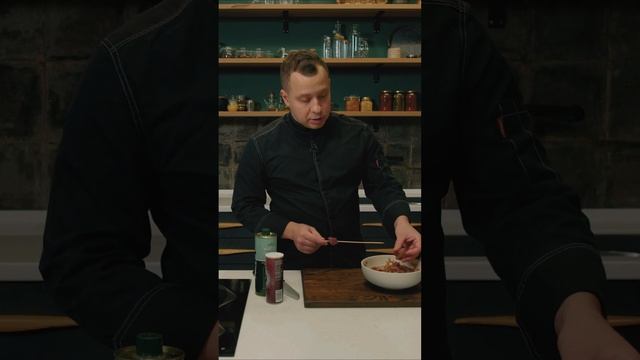 Сочный шашлык в домашних условиях! Полный ролик в комментариях 💚 #shorts