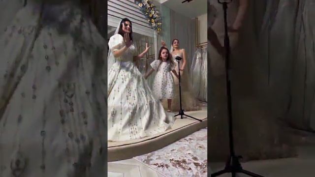 Танец с невестами и певицей Филитц Кемаль #filiz #turkey смотреть онлайн