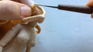 Крепление трессов вязаной кукле/Attaching the tresses for your crocheted doll (English subtitles)