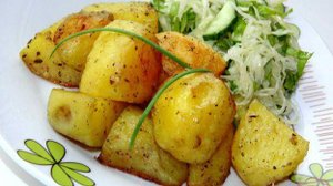 Картофель с сухими травами запеченный в фольге