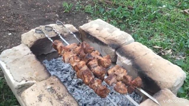 В ДЕРЕВНЕ ШАШЛЫК НА СВЕЖЕМ ВОЗДУХЕ смотреть онлайн