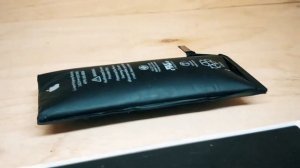 iPhone 5s вздулся аккумулятор, треснул дисплей | battery pouted, LCD is broken